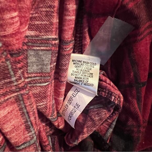 Self Esteem Open front blouse tied at bottom.  1x. Black/red plaid.  Cute top. - Picture 8 of 14